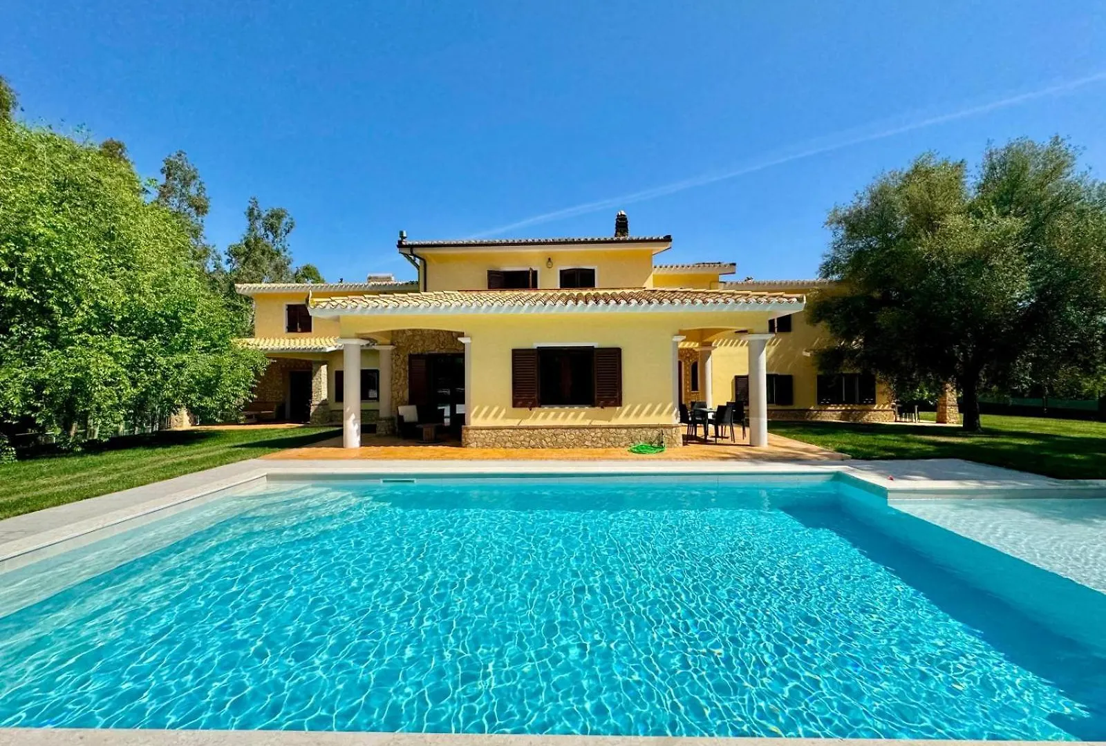 Villa With Pool Cardedu