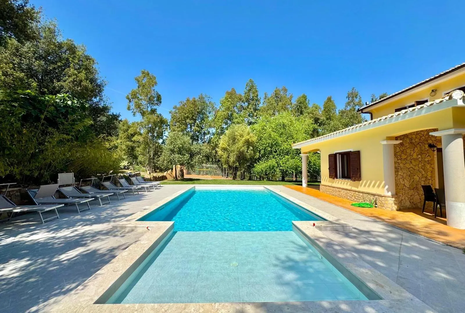 Villa With Pool Cardedu