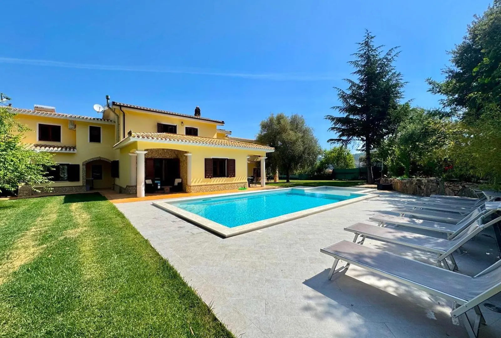 Villa With Pool Cardedu Lägenhet