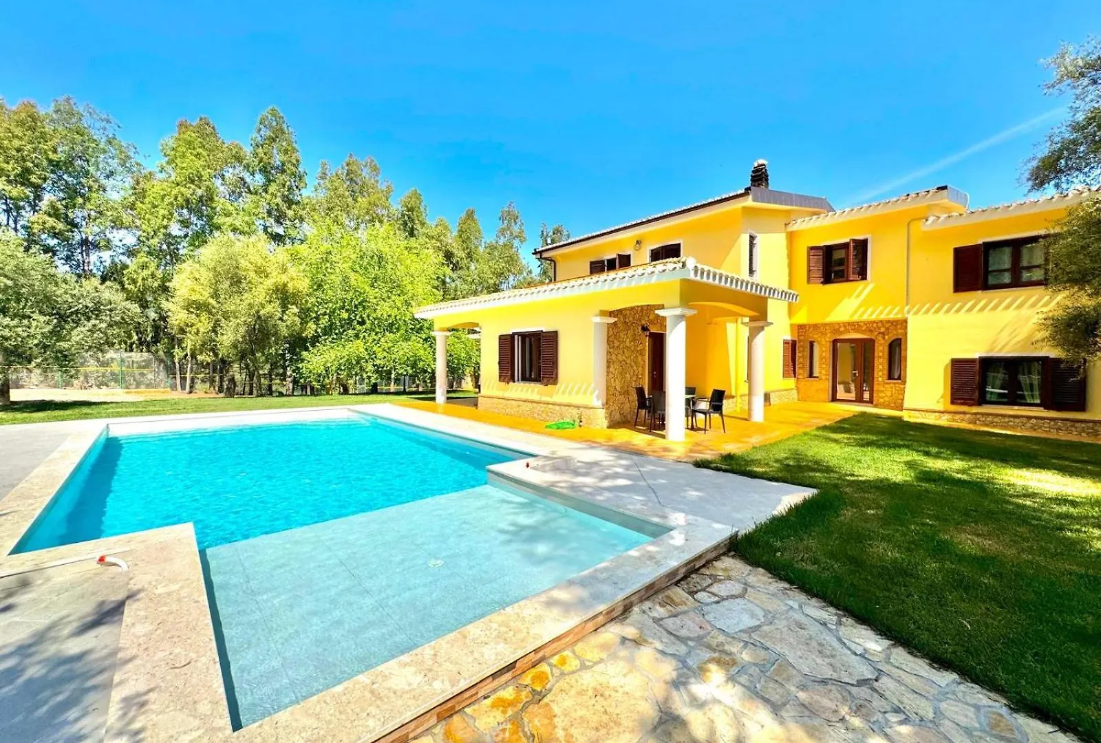 Villa With Pool Cardedu