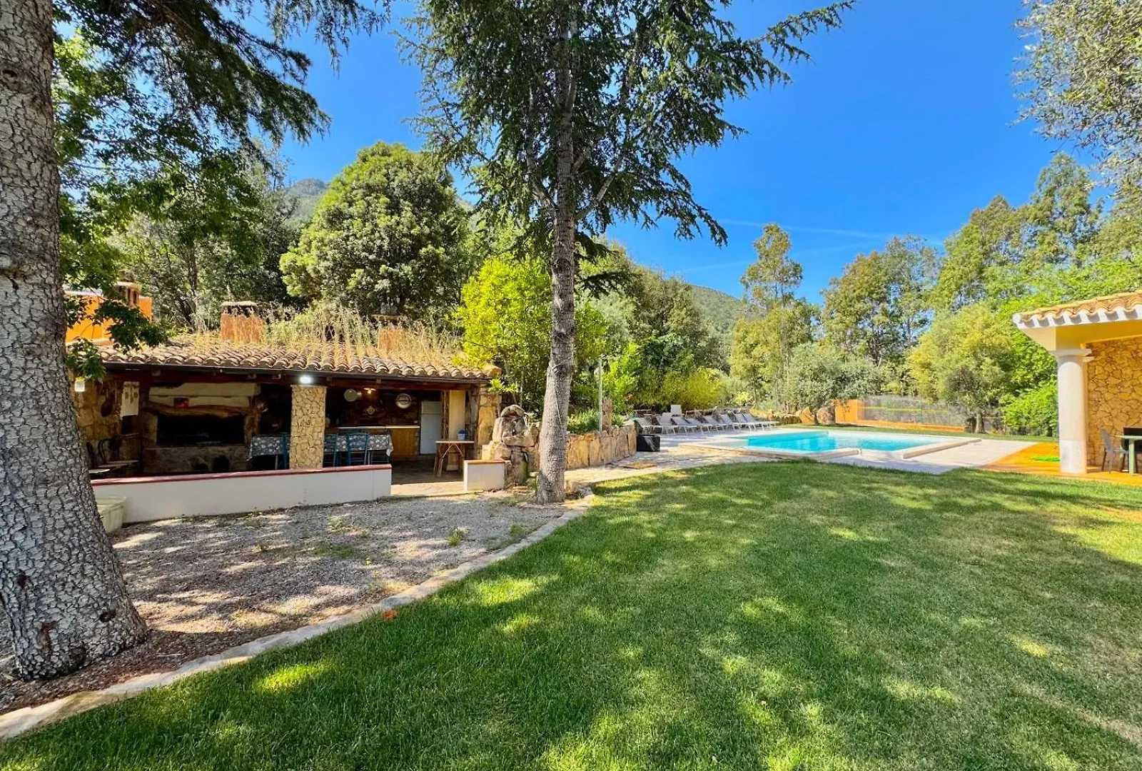 Villa With Pool Cardedu
